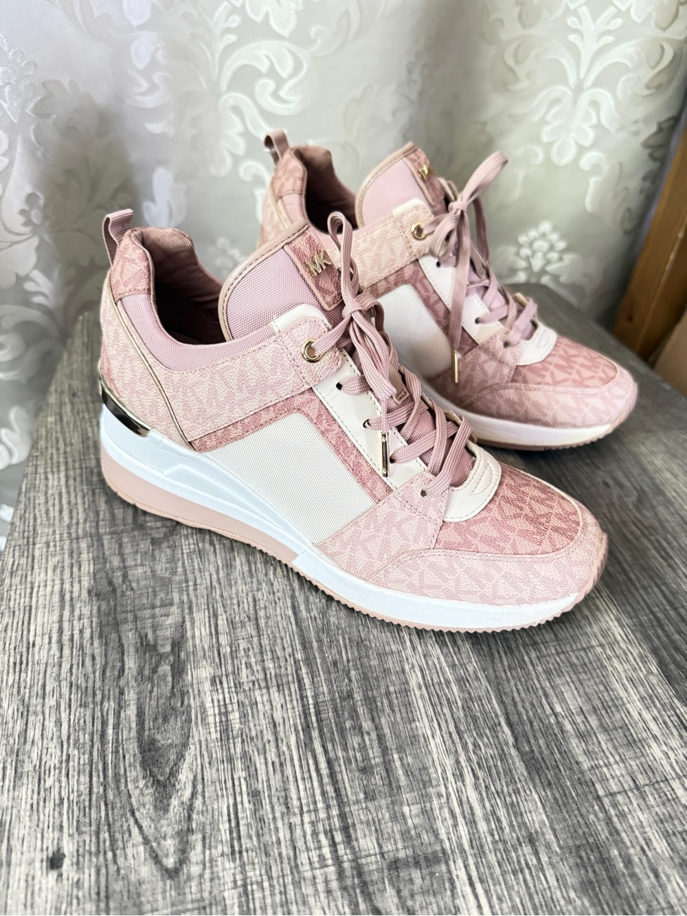 Michael Kors Georgie Trainer Pink & White Sneakers US 8M Like New